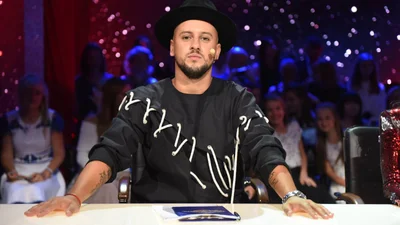 Наконец-то MONATIK не скрывает свою жену, и она настоящая красавица