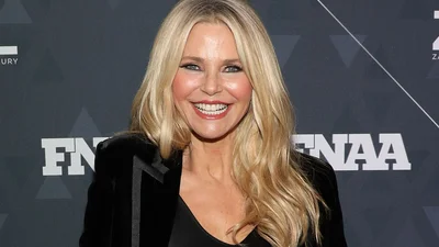 64-річна бабулька Крісті Брінклі вийшла у світ у коротких шортиках