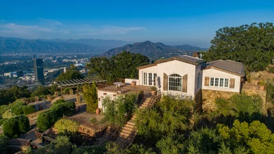 Ева Лонгория купила особняк у Тома Круза, а теперь продает его за огромные деньги