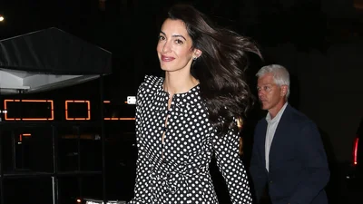 Нарешті можна розгледіти: Амаль Клуні показала себе і своїх діток у всій красі