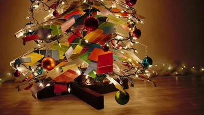 Простіше простого: як зробити стильну ялинку зі звичайних ремонтних матеріалів