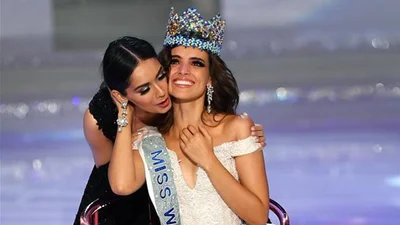 Соблазнительные фото горячей красавицы, которая стала "Мисс мира 2018"