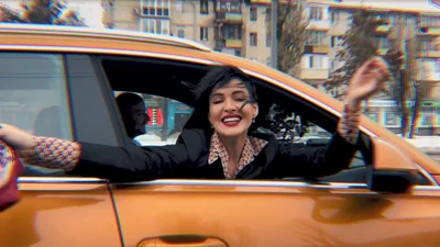 Даша Астаф'єва станцювала на зупинці та переспівала хіт Вєрки Сердючки