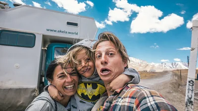 Вдохновляет: семья переселилась в фургон, чтобы показать ребенку красоту нашего мира