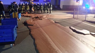 На немецкой фабрике произошло ЧП - и город "затопило" шоколадом