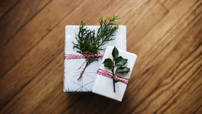 Под подушку или елку: как упаковать праздничный подарок