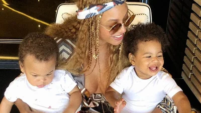 Бейонсе рідко показує фото дітей, але ось і вони - свіжі знімки зіркових близнюків