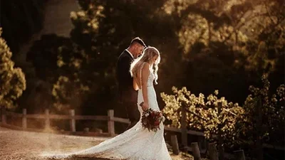 Это судьба: пара познакомилась в первый день жизни и сыграла свадьбу через 30 лет