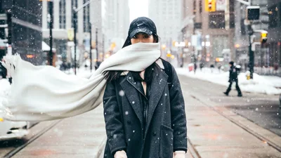 Шарфы на ноги - неожиданный теплый тренд этой зимы