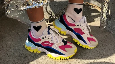 Мода - страшная сила: стилисты назвали, которые кроссовки будут в тренде в 2019-м