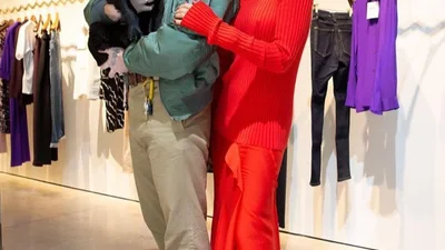 Нова дівчина Брукліна Бекхема, як дві краплі води, схожа на його матір