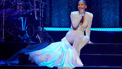 Ефектна Дженніфер Лопес змогла спокусити навіть в шапочці для плавання