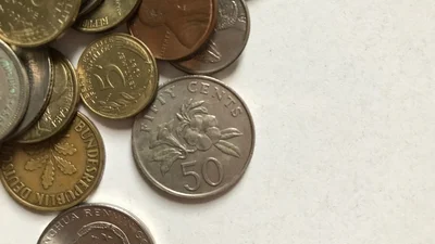 Школьнику ошибочно дали сдачу редкой монетой, которую потом продали за $200 долларов