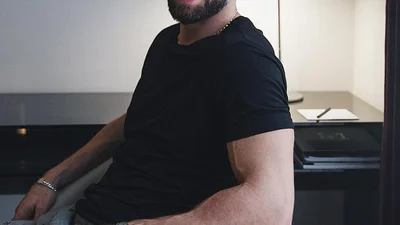 Полуобнаженный Иракли Макацария покоряет Таиланд