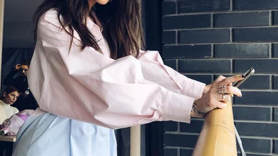 Крошка Дорофеева в сексуальных шортиках на пляже вовсе не скучает по зиме