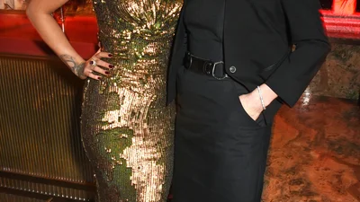 Рита Ора шокировала поклонников пикантным снимком в постели с Кейт Мосс