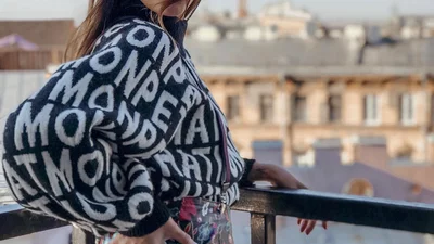 Регина Тодоренко замиловала фото, где беременной позирует в купальнике