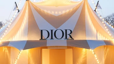 Новий показ Dior із цирковими номерами здивував увесь світ своєю красою