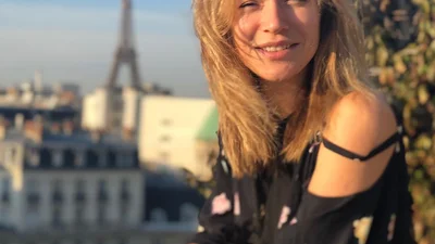 Нескромна Настя Коротка зваблює апетитним бюстом у бікіні