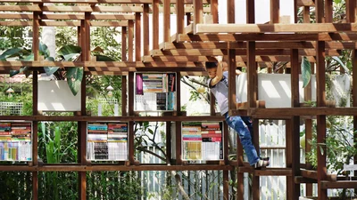 Чудеса да и только: во Вьетнаме открыли библиотеку с петухами, живыми рыбами и книгами