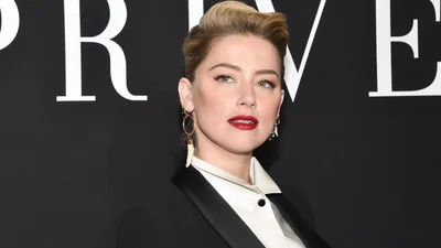 Образ дня: Эмбер Херд продемонстрировала французский шик на улицах Парижа