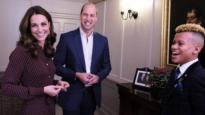 Эх, не по-королевски: принц Уильям вышел в свет в дырявом ботинке