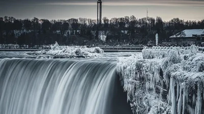 Ниагарский водопад замерз и превратился в фантастическое зимнее чудо