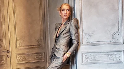 50-летняя Селин Дион в экстравагантных нарядах стала главной звездой Парижа