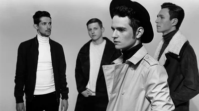 Український гурт Brunettes Shoot Blondes презентував хіт на дивакуватому роялі