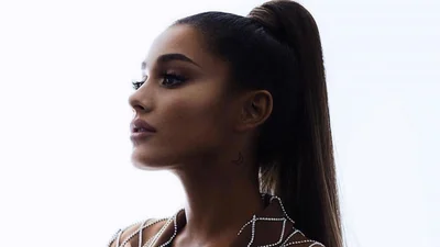 Ариана Гранде сделала тату с ошибкой и рассмешила этим соцсети