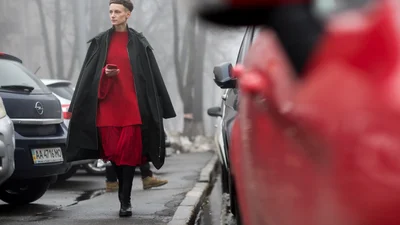Киевские модники похвастались стильными луками на улицах города