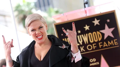 Голливудская бунтарка Pink получила собственную звезду на Аллее славы