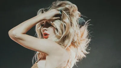 Ох, какой кадр: Светлана Лобода мокрая и голая снялась в ванной