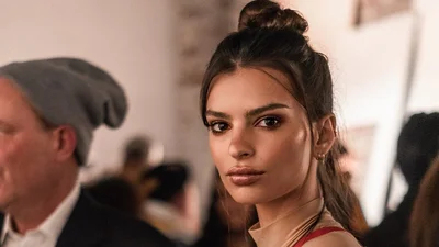 Красавица Эмили Ратажковски опубликовала фото с мужем, и они на нем такие сладкие