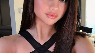 Как выглядит пышка Селена Гомес в бикини