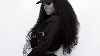 Українка Саша Самсонова зняла стильний кліп для Сіари на трек "Greatest Love"