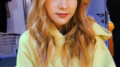 Победительница "Голос.Діти 4" Данэлия Тулешова заставила плакать Дрю Бэрримор на шоу в США