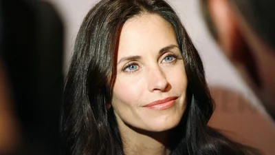 Кортни Кокс перестала делать инъекции для лица и теперь как свежий огурчик