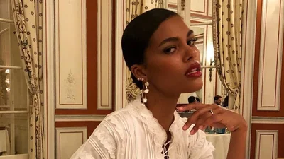 Тіна Кунакі з'явилась на публіці з кругленьким животиком і спростувала чутки про пологи