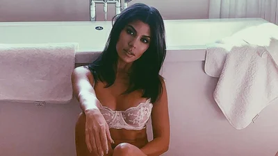 У 39-річної Кортні Кардашьян таке розкішне тіло, що вона не посоромилася його оголити