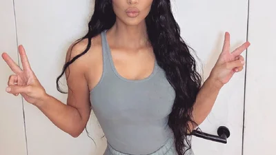 Замість чергових сідниць Кім Кардашьян опублікувала архівний знімок, де їй всього 6 рочків