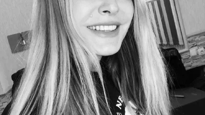 52-річна Ольга Сумська доводить глибоким декольте, що її сексуальність непідвладна часу