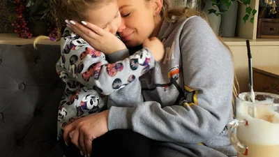 Гаряча матуся Яна Соломко разом з донечкою розсмішила своїми купальниками