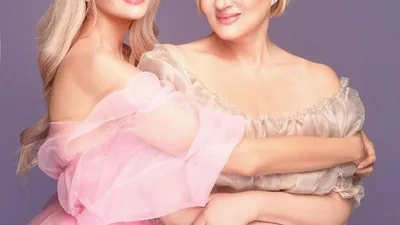 Оля Полякова решила потролить фолловеров и опубликовала фото своей мамы с Фредди Меркьюри