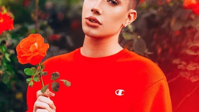 У этих мужчин макияж и маникюр лучше, чем у тебя