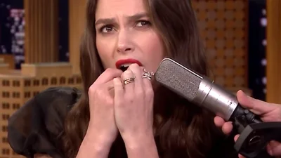 Світ у шоці від того, як Кіра Найтлі круто зіграла хіт "Despacito" на своїх зубах