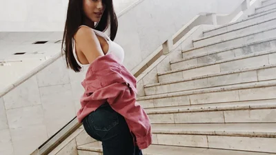 Michelle Andrade - Corazón: у новому кліпі красуня постає гарячою білявкою