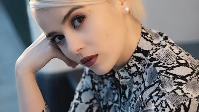 Мика Ньютон козирится роскошным отпуском в Париже