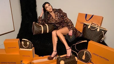 Кортні Кардашьян зробила гламурне фото, але зганьбилась недолугим фотошопом