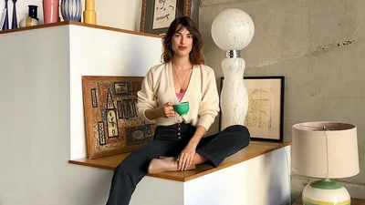 Как стильно носить джинсы этой весной